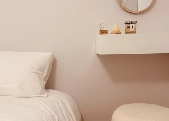 Daon 10 Mins To Arex Hongdae Station Private 4 Bedroom House With 4 Queen Beds