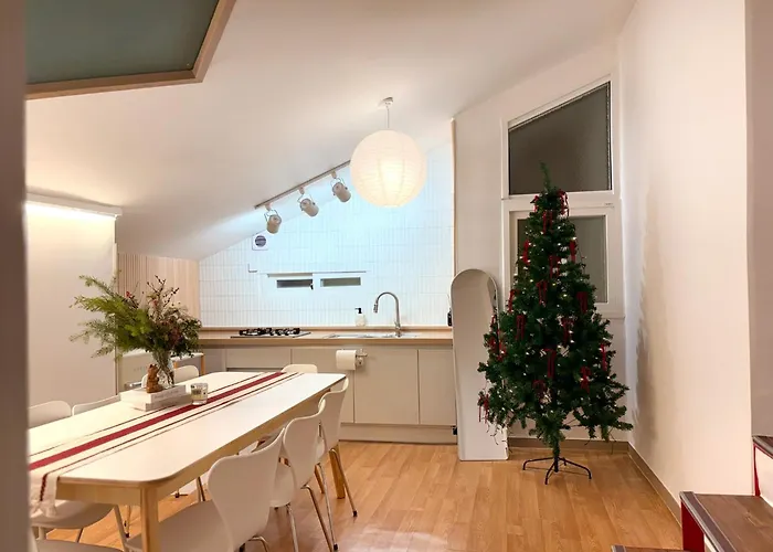 Daon 10 Mins To Arex Hongdae Station Private 4 Bedroom House With 4 Queen Beds *