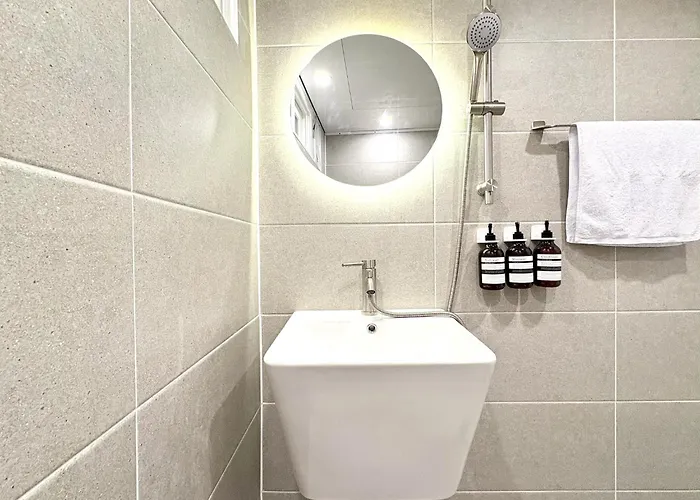 Daon 10 Mins To Arex Hongdae Station Private 4 Bedroom House With 4 Queen Beds ヴィラ ソウル特別市