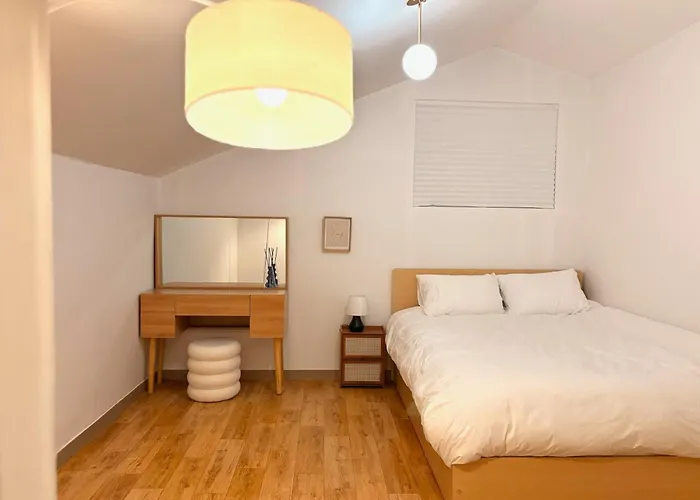 Daon 10 Mins To Arex Hongdae Station Private 4 Bedroom House With 4 Queen Beds ヴィラ *